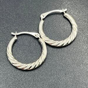 14k White Gold 3mm‎ Crescent Shrimp Small Hoop Earrings .70 grams ZZ JI